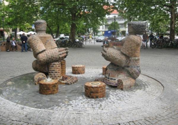 These statues/fountains are the centerpiece of Rotkreuzplatz